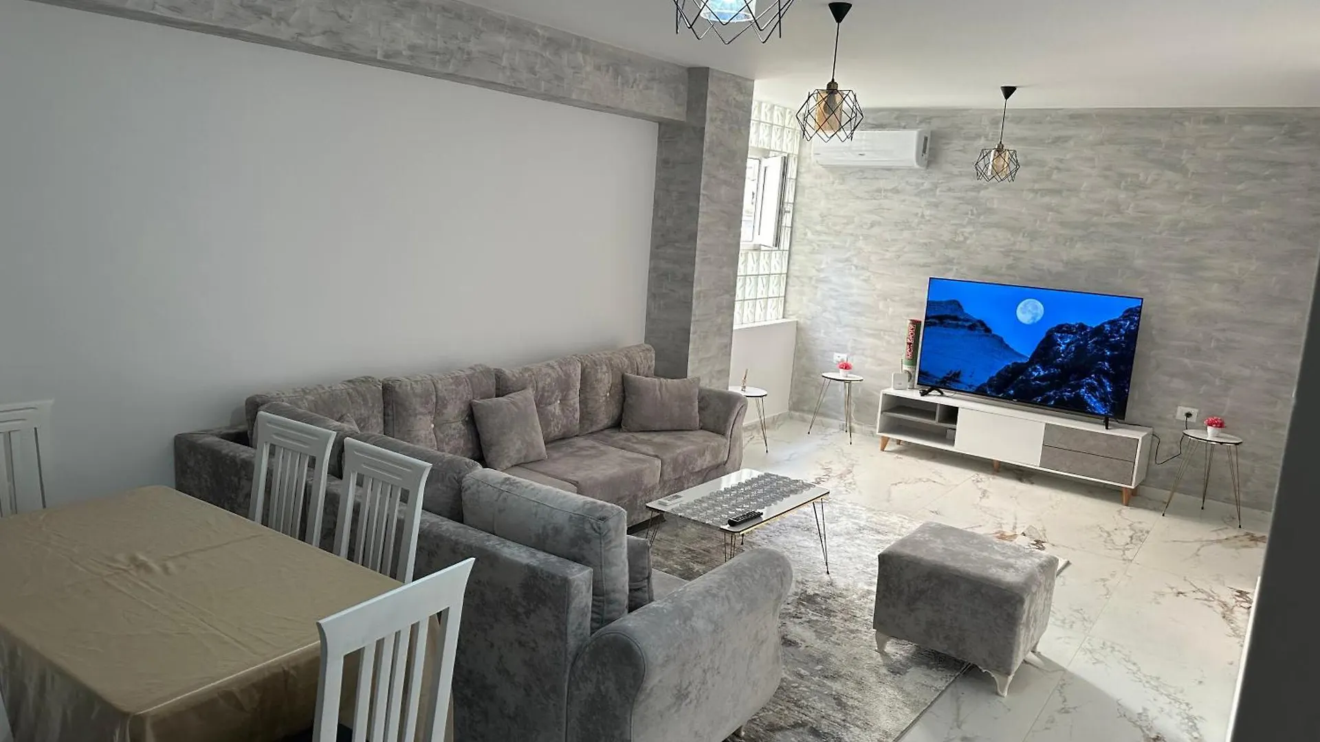 Moonlight Apartment Sarande 0*,